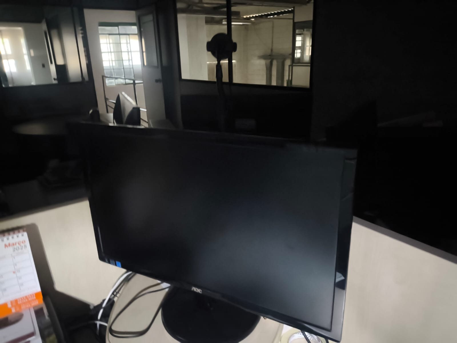 LOTE 52 - Nove Monitores