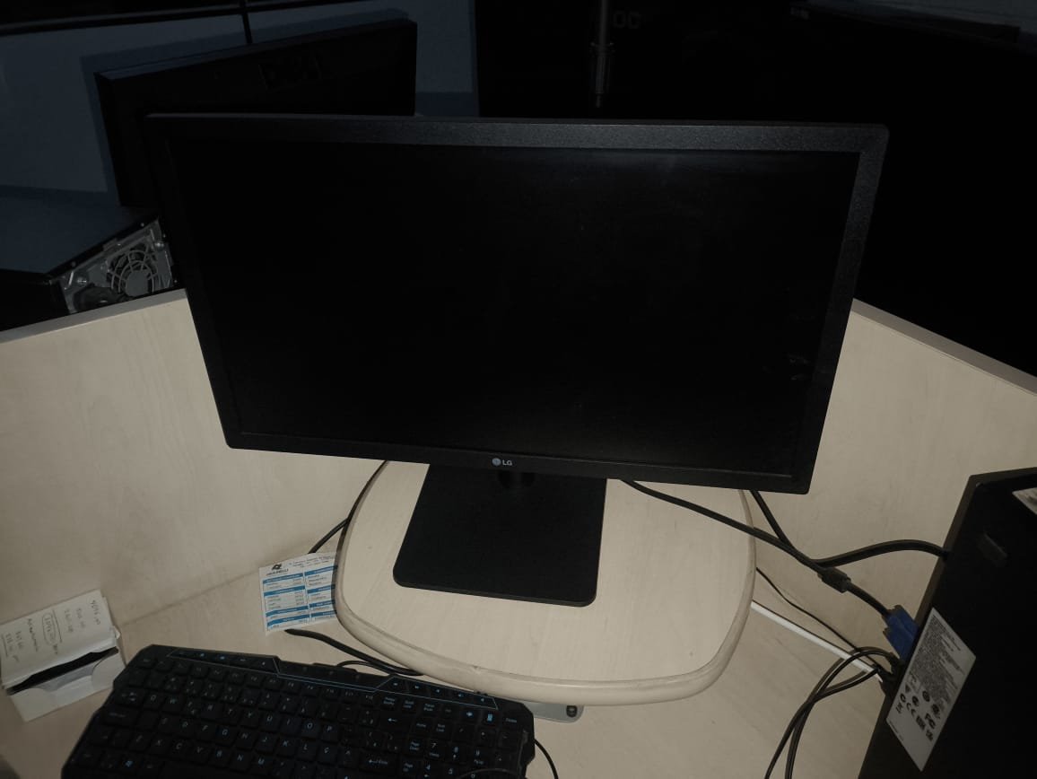 LOTE 55 - Um monitor, marca LG