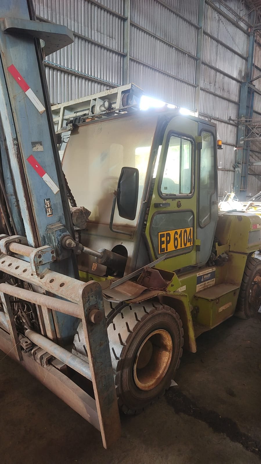 LOTE 03 - Empilhadeira Clark 