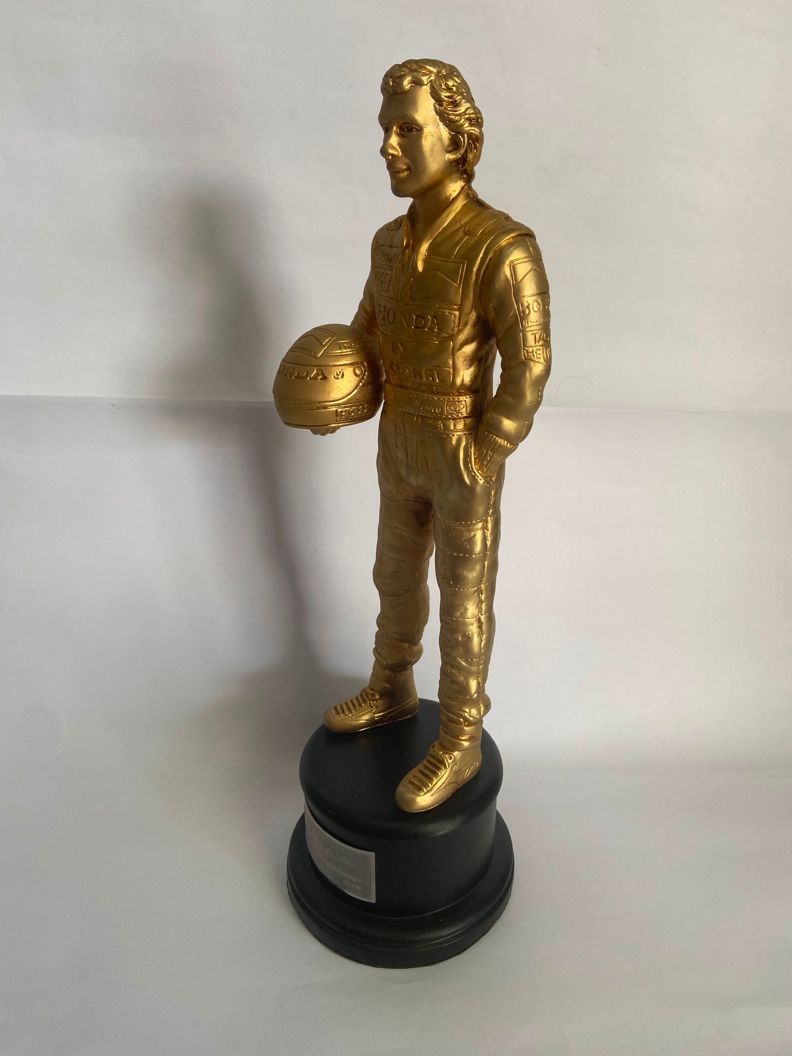 Escultura Oficial Ayrton Senna: "A Paradinha" – Edição Limitada (Peça 002 de 500) | Assinada por Wilson Iguti em Parceria com