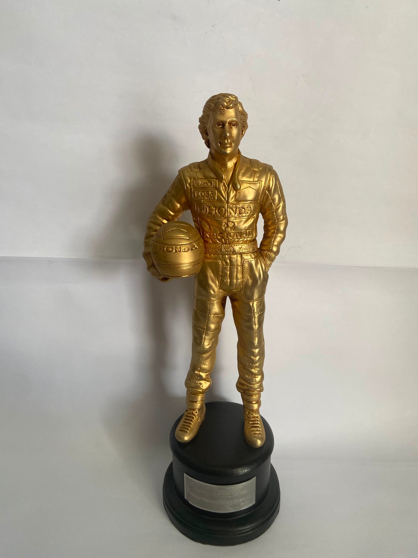 Escultura Oficial Ayrton Senna: "A Paradinha" – Edição Limitada (Peça 002 de 500) | Assinada por Wilson Iguti em Parceria com